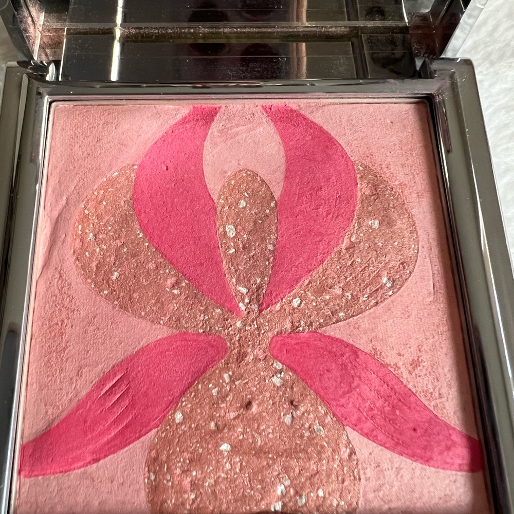 Sisley rose highlighter blush with white lily - Picture 3 of 6